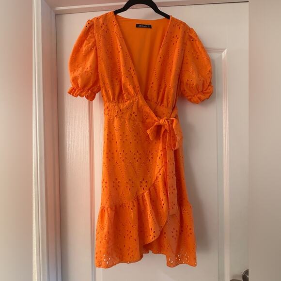 Simplee Orange eyelet mini wrap dress size large - Picture 4 of 7